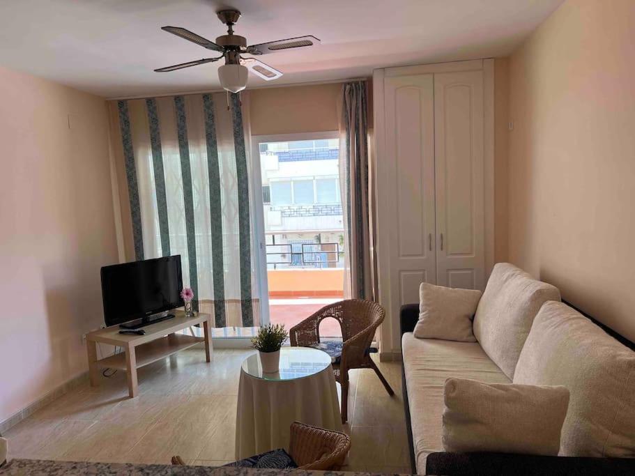 Magnifico Apartamento En La Carihuela, Torremolino ตอร์เรโมลิโนส ภายนอก รูปภาพ